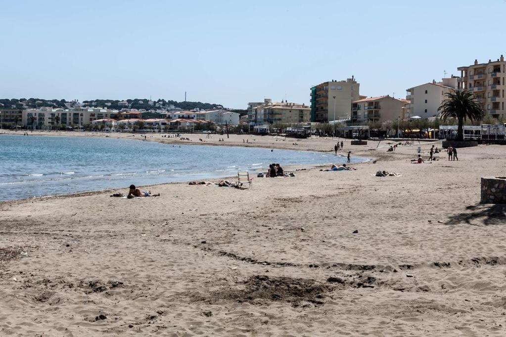 Apartamento Pie De Playa-Wifi Free L' Escala Dış mekan fotoğraf