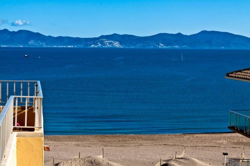 Apartamento Pie De Playa-Wifi Free L' Escala Dış mekan fotoğraf