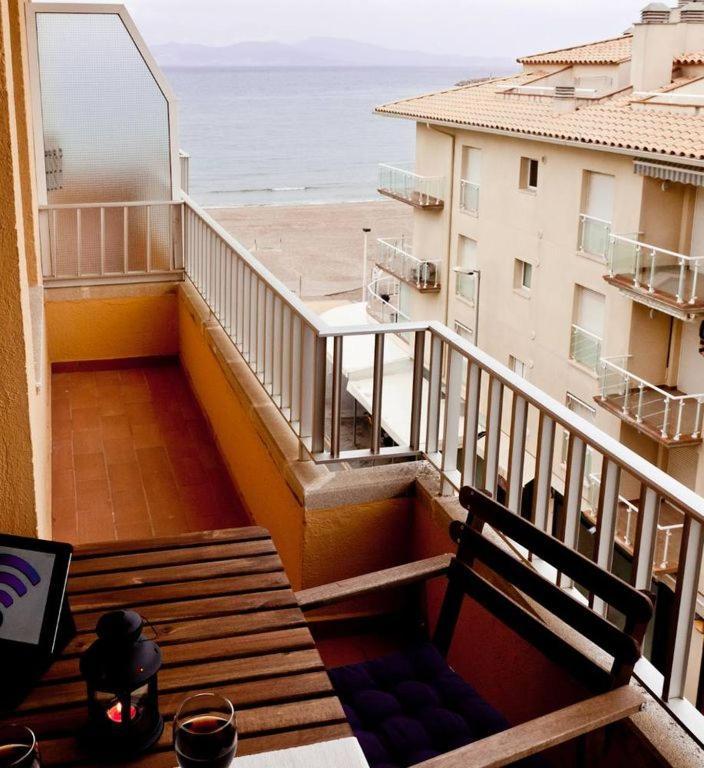 Apartamento Pie De Playa-Wifi Free L' Escala Dış mekan fotoğraf